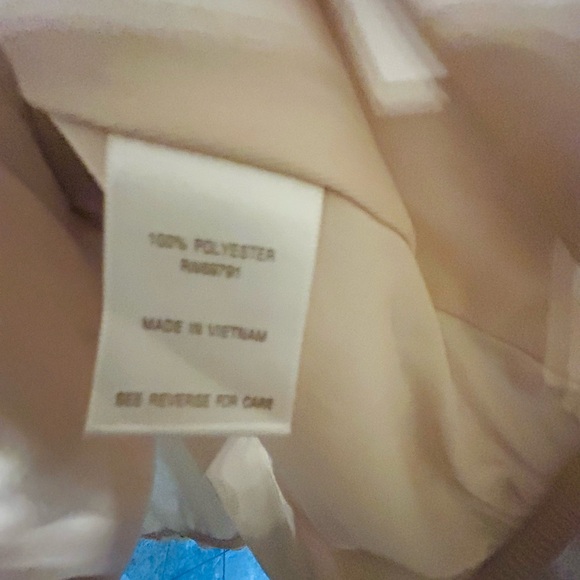 So pretty ..Roz & Ali warm cream color and black dots Blouse! - Picture 6 of 7